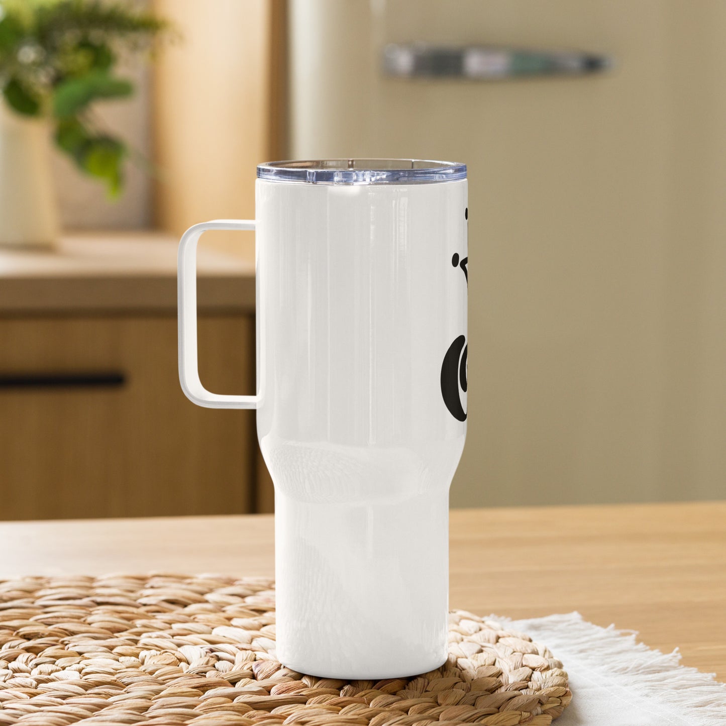 Queen A Travel mug with a handle